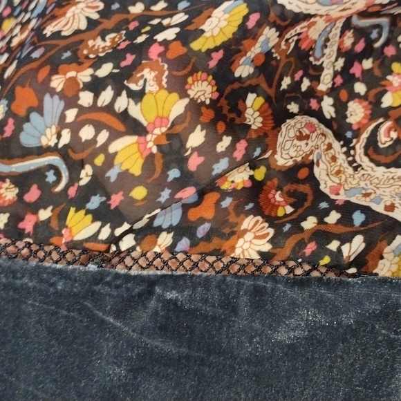 🔥POL Velour and Sheer Paisley Tunic With Bell Sleeves - Picture 15 of 17